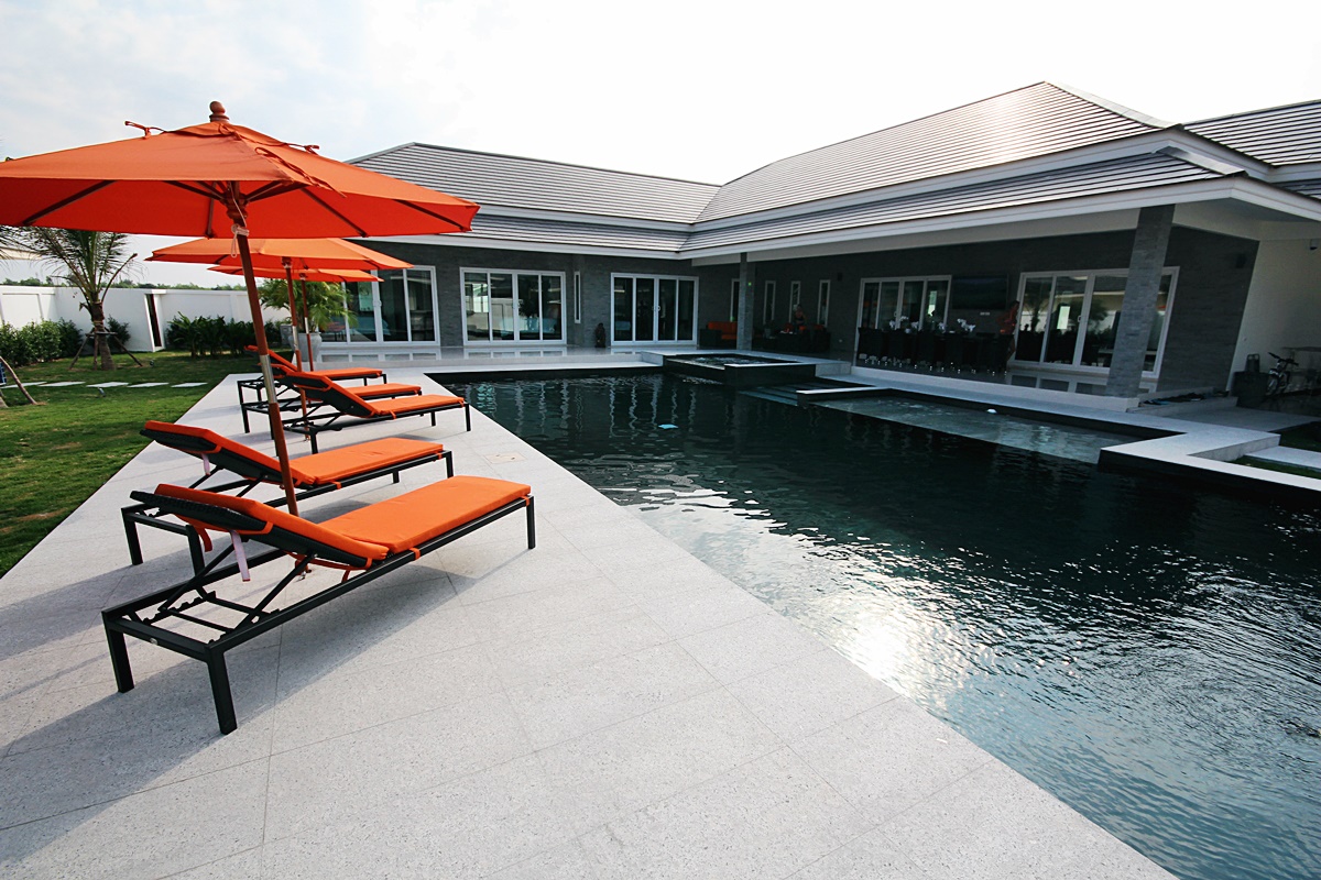 Exceptional 5-Bedroom Pool Villa in Hua Hin near Palm Hills Golf Resort