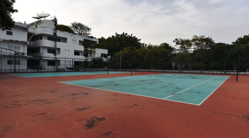 96 Tennis courts