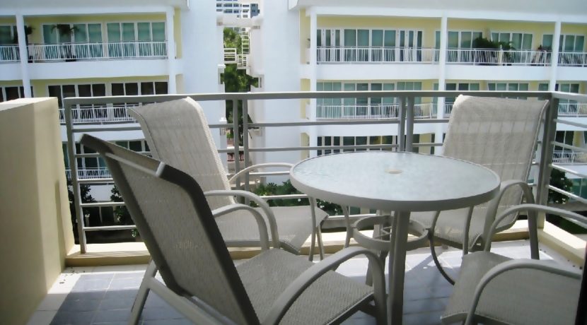 11 Large furnished balcony