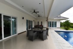 03 Covered fully furnished patio