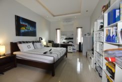 40 Large Bedroom 2