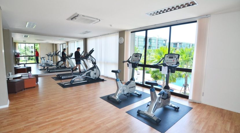04 Well equipped fitness center