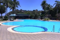 90 Large swimming pool with accosiated kids section