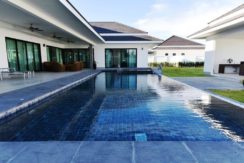 04A 5x12 meter infinity pool with jacuzzi and wetdeck