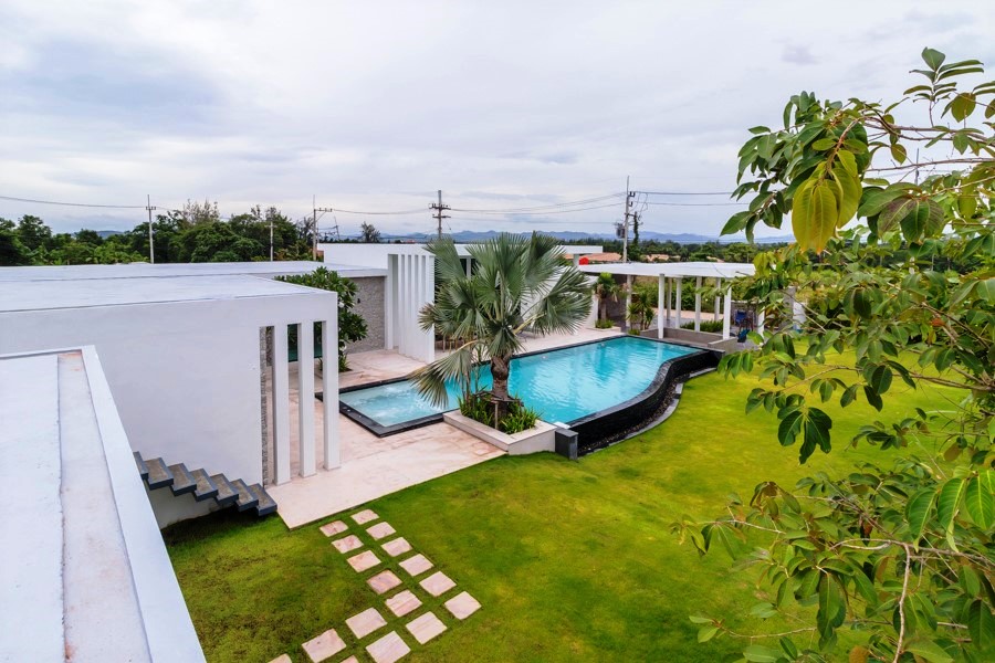 Ultra-modern Pool Villa in Hua Hin at Sunset Views