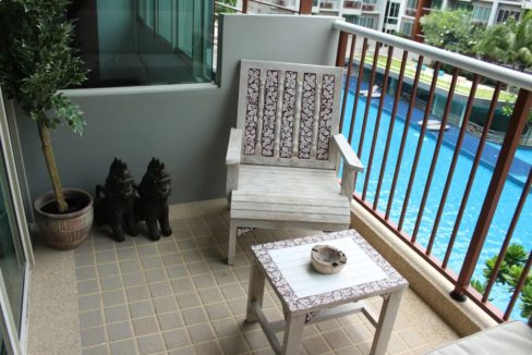 14 Furnished balcony with pool view