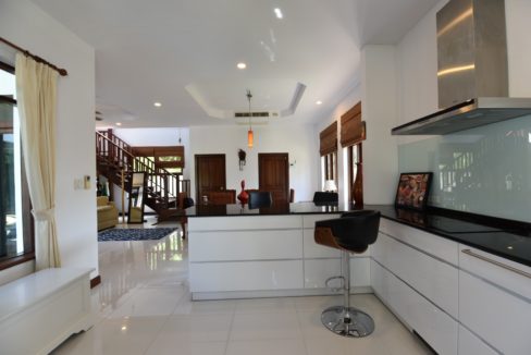 23 Fully fitted modern kitchen