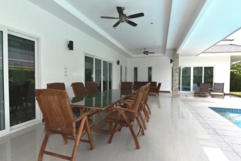 05 Fully furnished patio