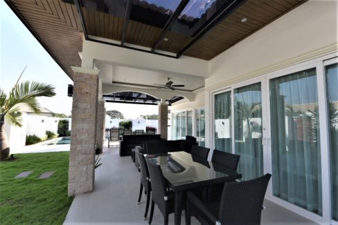 05C Fully furnished covered patio