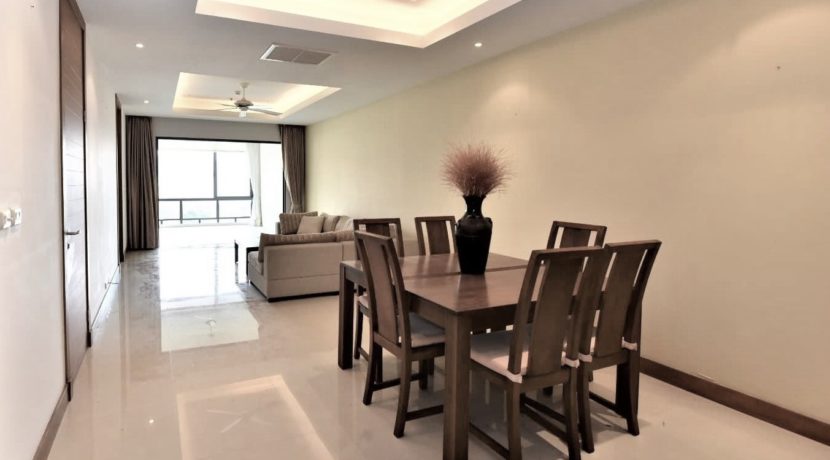 10 Spacious living dining room 3