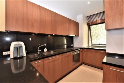 26 Fully fitted open EU style kitchen