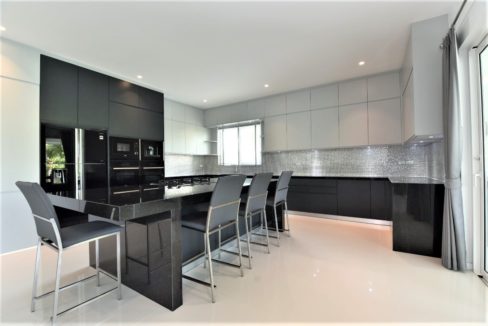 25 Fully fitted ultra modern kitchen