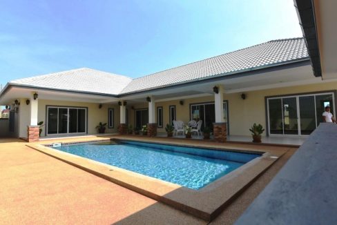 01 Amuga pool villa in Cha-am