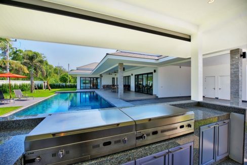 27 Fully fitted Thai-BBQ kitchen (Option)