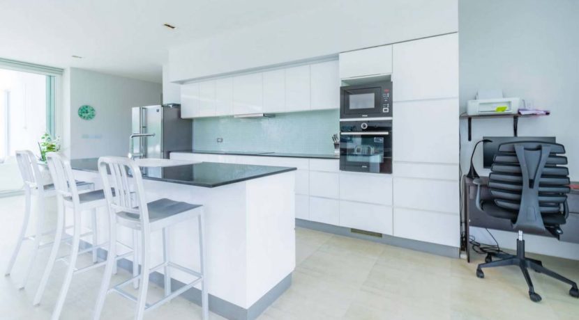 25 Fully fitted modern open kitchen
