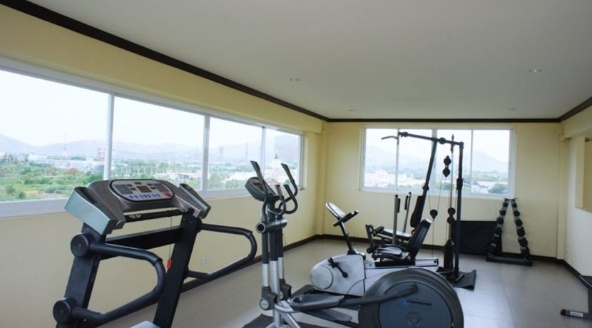 83 Rooftop gym room