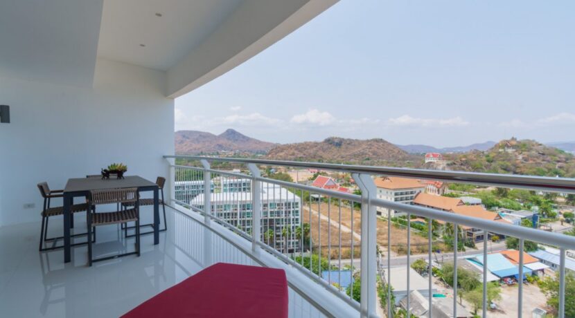 11B Large balcony with panoramic view