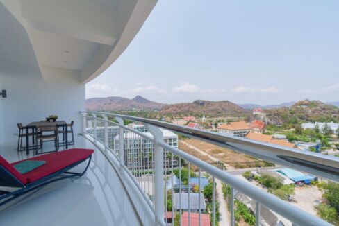 11D Large balcony with panoramic view