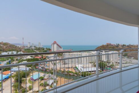 11F Large balcony with panoramic view