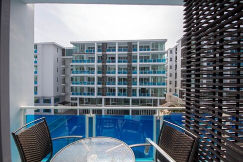 14 Balcony with pool view