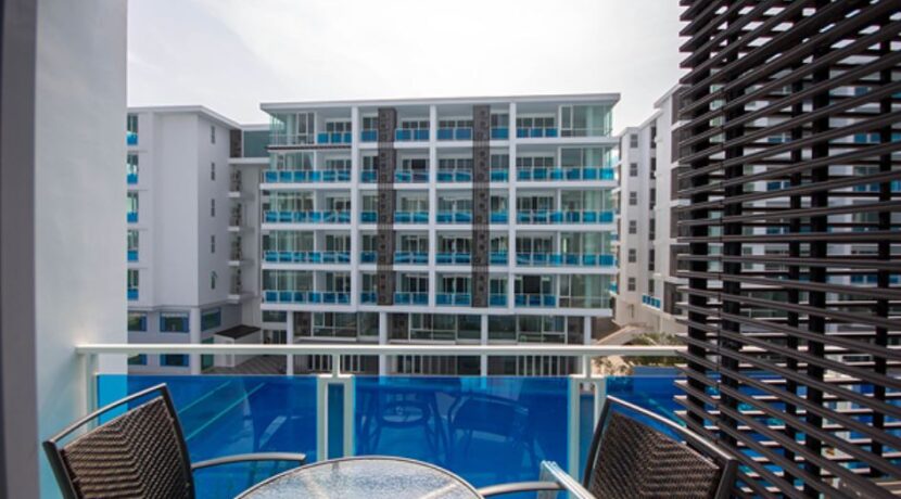 14 Balcony with pool view