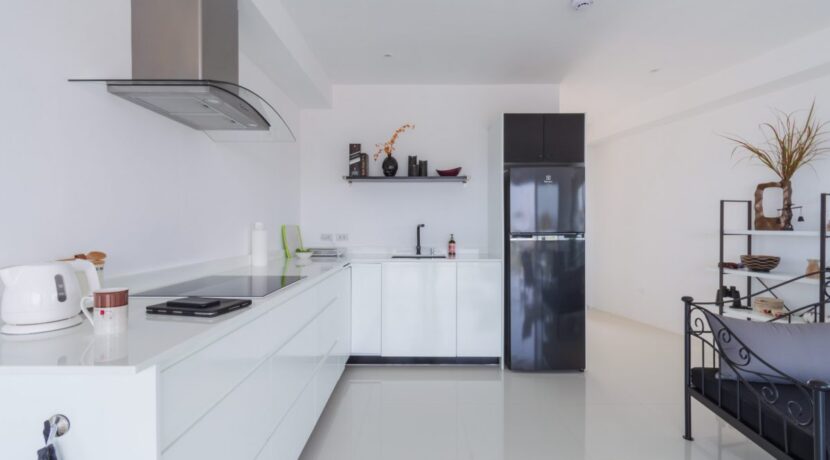 20A Fully fitted modern kitchen