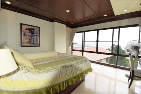 31 Master bedroom vith ocean view