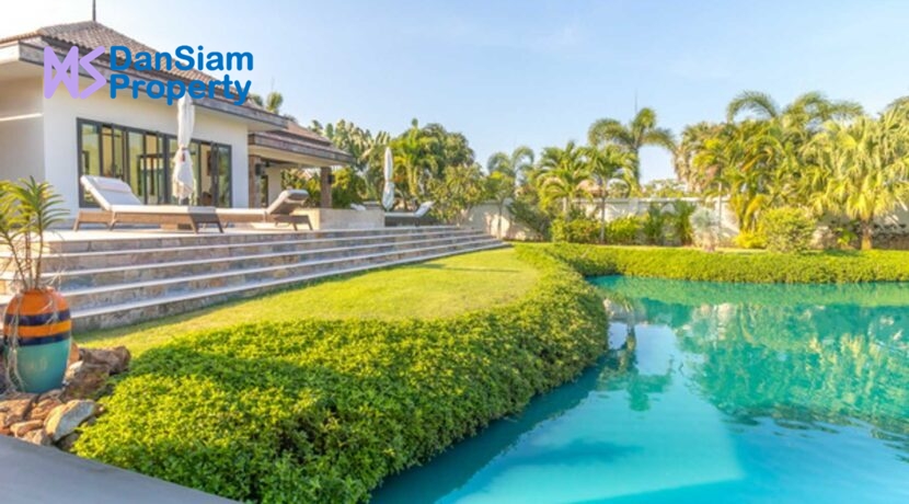 01 Luxury Bali-style pool villa