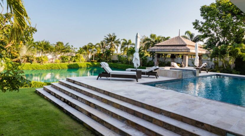 03B Luxury Bali-style pool villa