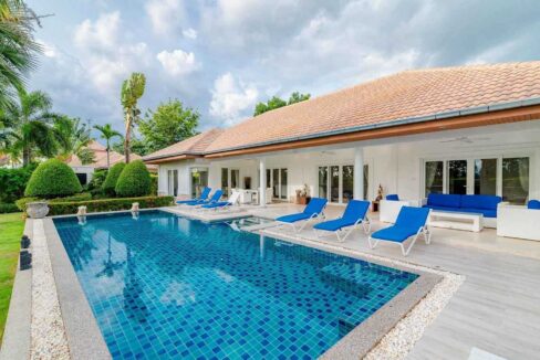 01 Luxury 3-Bed pool villa