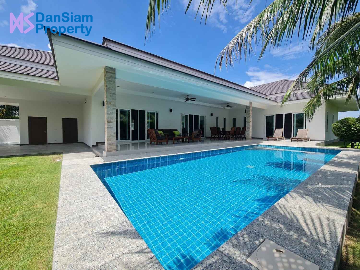 Luxury 4-Bed Pool Villa in Hua Hin near Palm Hills Golf Resort (#JS)