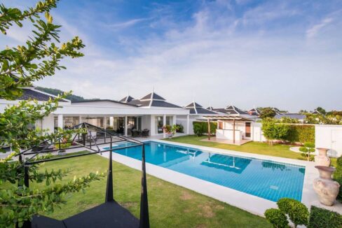 03 Exceptional pool villa