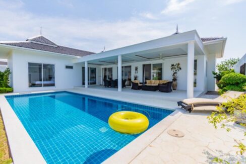 03 Falcon Hill pool villa