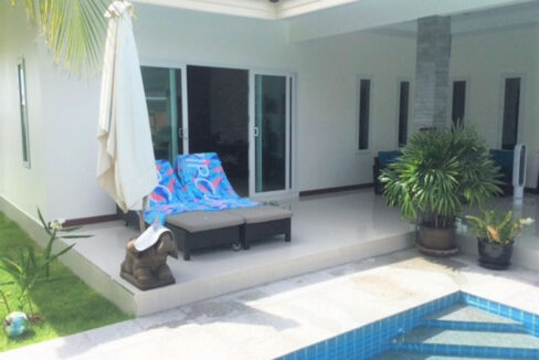 06 Covered furnished terrace