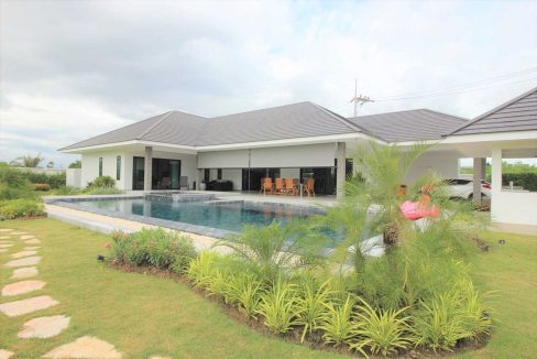 01 Exceptional 5-Bed pool villa