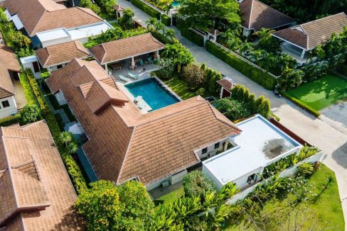 02E Exceptional Bali-style villa