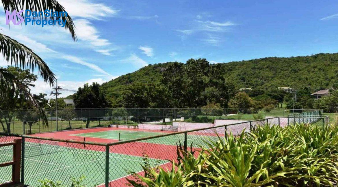 88 Palm Hills Sports Club tennis courts