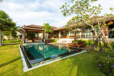 01 Luxury Lake Front Villa
