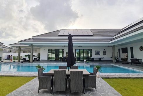 04 Exceptional pool villa at The Clouds