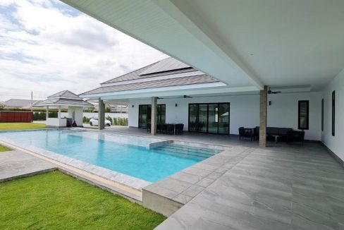 05 Exceptional pool villa at The Clouds