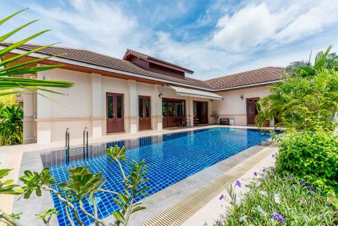 01 Balinese style pool villa