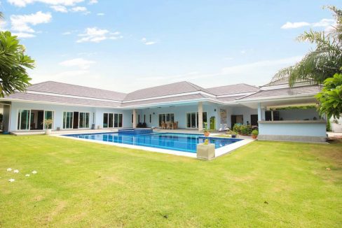 01 Exceptional 5-Bed pool villa
