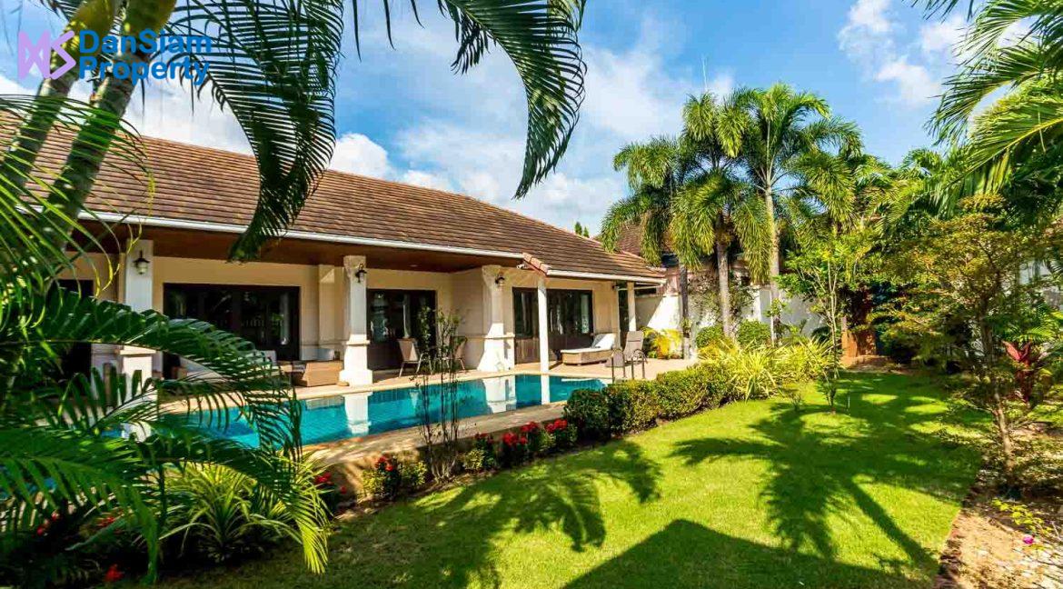 02 Bali style pool villa