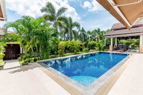 03 Balinese style pool villa