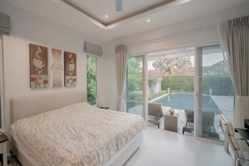 30D Spacious master bedroom