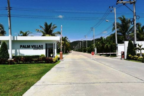 81 Palm Villas entrance