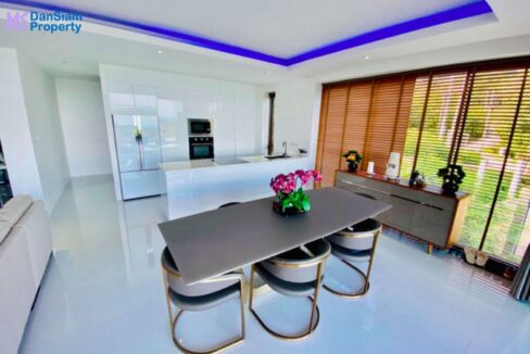 20-Dining-area-and-open-kitchen.jpg