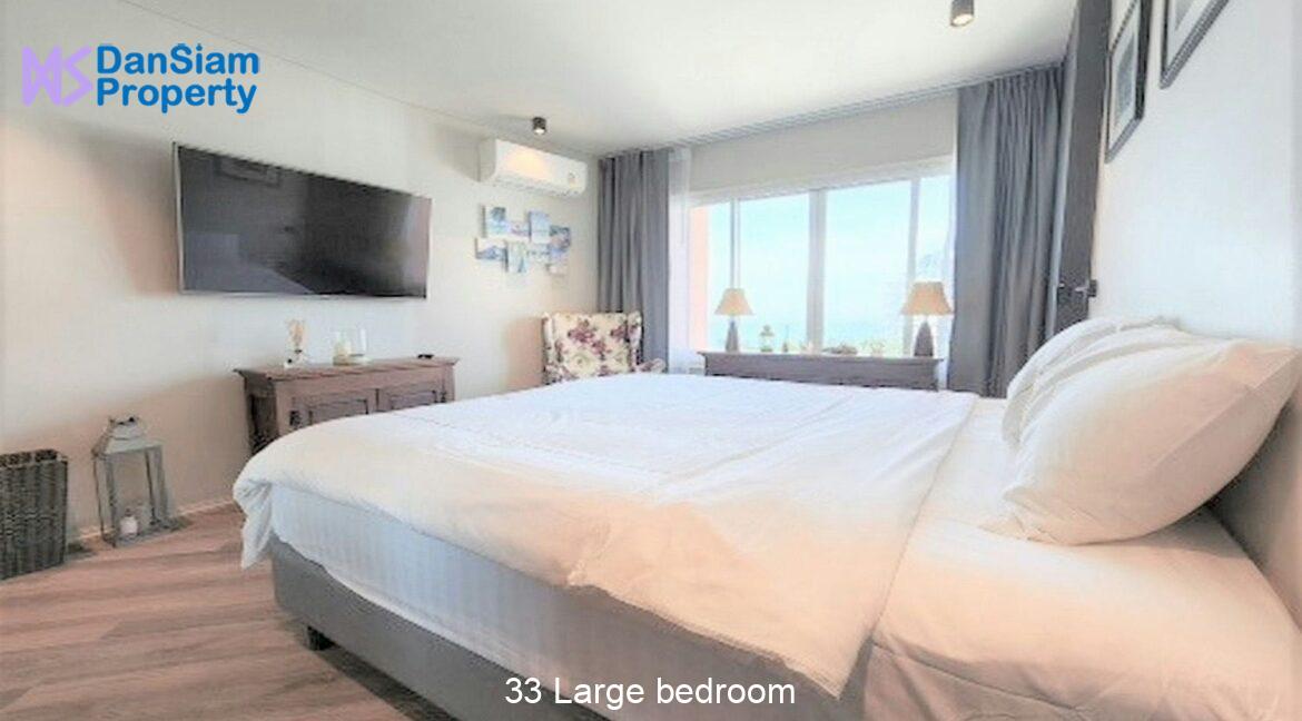 33 Large bedroom