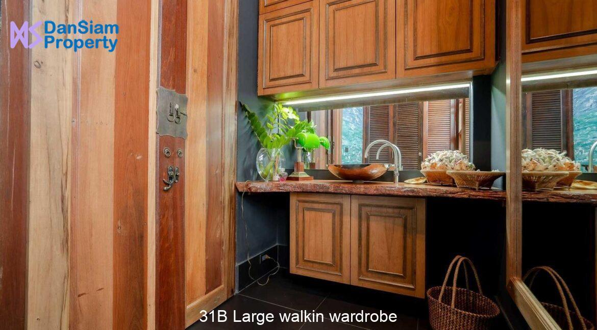 31B Large walkin wardrobe
